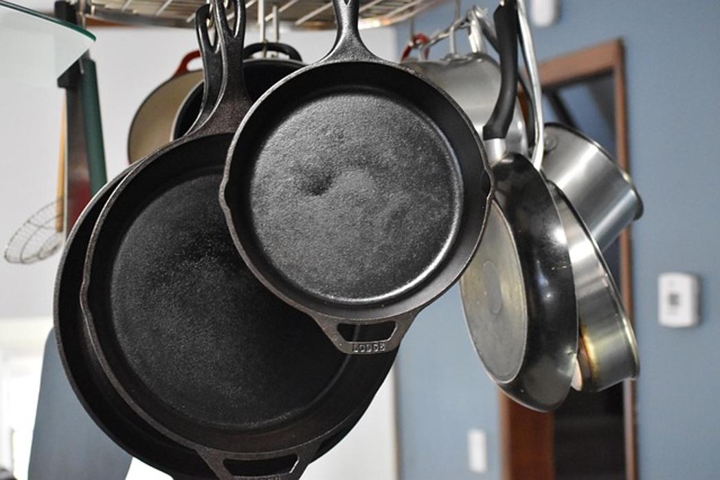 How to Cook with Cast Iron: A Comprehensive Guide